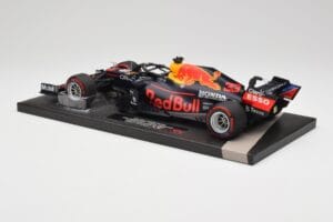 Red Bull RB16B #33 M. Verstappen Abu Dhabi GP 2021 Winner Missing Figurine & Pitboard Minichamps 1:18 113212333 Hartsi — kuva 5 / 7