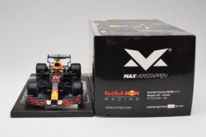 Red Bull RB16B #33 M. Verstappen Belgian GP 2021 Winner Minichamps 1:18 113211333 Hartsi — kuva 7 / 7