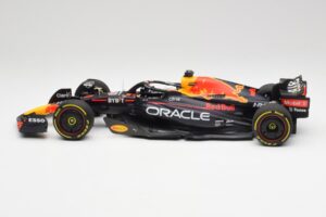 Red Bull RB18 #1 M. Verstappen France GP Winner 2022 Minichamps 1:18 110221201 Metalli — kuva 3 / 7