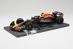 Red Bull RB18 #1 M. Verstappen Japan GP Winner No Figure & Pitboard 2022 Minichamps 1:18 113221801FB Metalli — kuva 2 / 7