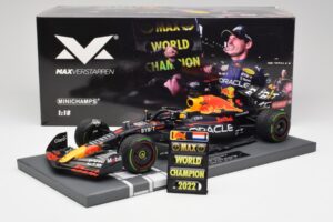 Red Bull RB18 #1 M. Verstappen Japan GP Winner No Figure & Pitboard 2022 Minichamps 1:18 113221801FB Metalli — kuva 6 / 7