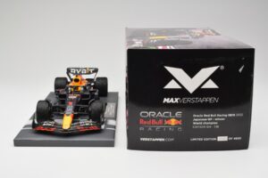 Red Bull RB18 #1 M. Verstappen Japan GP Winner No Figure & Pitboard 2022 Minichamps 1:18 113221801FB Metalli — kuva 7 / 7