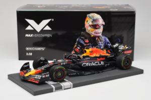 Red Bull Racing RB18 #1 M. Verstappen Japan GP Winner 2022 Minichamps 1:18 113221801FB-R1 Metalli — kuva 8 / 8