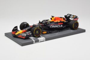 Red Bull RB18 Oracle #1 M. Verstappen Abu Dhabi GP 2022 Winner Minichamps 1:18 113222201 Hartsi — kuva 2 / 7