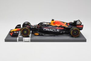 Red Bull RB18 Oracle #1 M. Verstappen Abu Dhabi GP 2022 Winner Minichamps 1:18 113222201 Hartsi