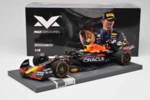 Red Bull RB18 Oracle #1 M. Verstappen Abu Dhabi GP 2022 Winner Minichamps 1:18 113222201 Hartsi — kuva 7 / 7