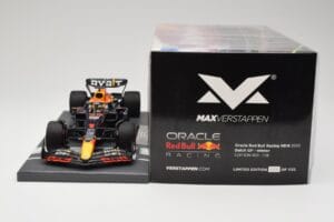 Red Bull RB18 Oracle #1 M. Verstappen Dutch GP 2022 Winner Minichamps 1:18 113221501 Hartsi — kuva 6 / 7