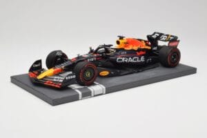 Red Bull RB18 Oracle #1 M. Verstappen Italian GP 2022 Winner Minichamps 1:18 113221601 Hartsi — kuva 2 / 7