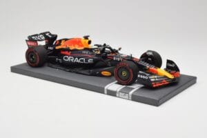 Red Bull RB18 Oracle #1 M. Verstappen Italian GP 2022 Winner Minichamps 1:18 113221601 Hartsi — kuva 4 / 7