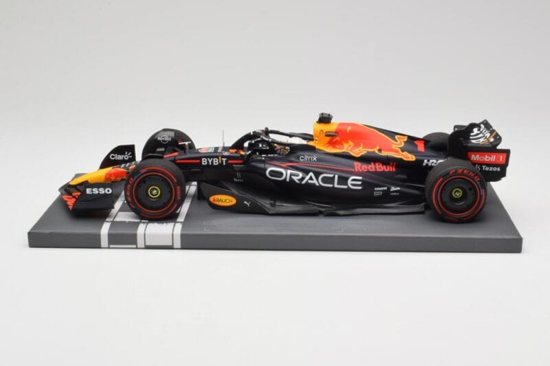 Red Bull RB18 Oracle #1 M. Verstappen Italian GP 2022 Winner Minichamps 1:18 113221601 Hartsi