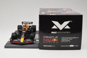 Red Bull RB18 Oracle #1 M. Verstappen Japanese GP 2022 World Champion Minichamps 1:18 113221801 Hartsi — kuva 6 / 7
