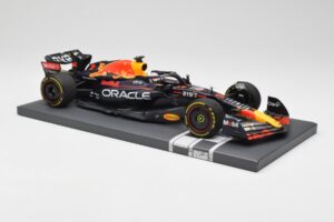 Red Bull RB18 Oracle #1 M. Verstappen US GP 2022 Winner Minichamps 1:18 113221901 Hartsi — kuva 4 / 7
