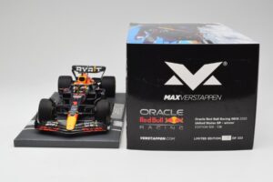 Red Bull RB18 Oracle #1 M. Verstappen US GP 2022 Winner Minichamps 1:18 113221901 Hartsi — kuva 6 / 7