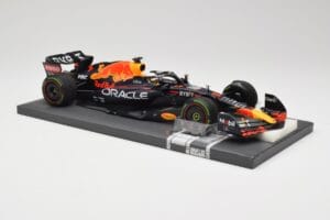Red Bull RB18 #1 M. Verstappen Emilia Romagna GP 2022 Winner Minichamps 1:18 113220401 Hartsi — kuva 4 / 7