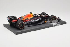 Red Bull RB18 #1 M. Verstappen Miami GP 2022 Winner Minichamps 1:18 113220301 Hartsi — kuva 3 / 7