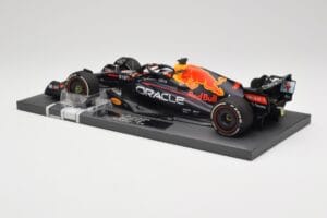 Red Bull RB18 #1 M. Verstappen Miami GP 2022 Winner Minichamps 1:18 113220301 Hartsi — kuva 5 / 7
