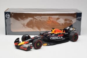Red Bull RB19 #1 M. Verstappen Qatar Sprint Race 2nd WC 2023 Minichamps 1:18 110231801 Metalli — kuva 6 / 6