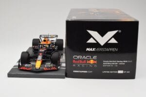 Red Bull RB19 Oracle #1 M. Verstappen Australian GP 2023 Winner Minichamps 1:18 113230301 Hartsi — kuva 6 / 7