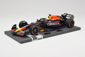 Red Bull RB19 Oracle #1 M. Verstappen Bahrain GP 2023 Winner Minichamps 1:18 113230201 Hartsi — kuva 2 / 7