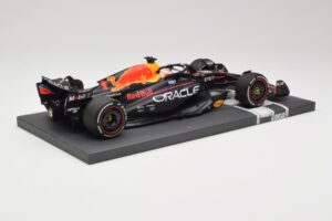 Red Bull RB19 Oracle #1 M. Verstappen Bahrain GP 2023 Winner Minichamps 1:18 113230201 Hartsi — kuva 3 / 7