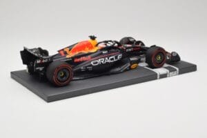 Red Bull RB19 Oracle #1 M. Verstappen British GP 2023 Winner Minichamps 1:18 113231101 Hartsi — kuva 3 / 7
