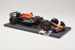 Red Bull RB19 Oracle #1 M. Verstappen British GP 2023 Winner Minichamps 1:18 113231101 Hartsi — kuva 4 / 7
