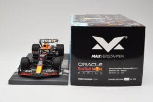 Red Bull RB19 Oracle #1 M. Verstappen British GP 2023 Winner Minichamps 1:18 113231101 Hartsi — kuva 6 / 7
