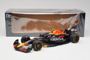 Red Bull RB19 #11 S. Perez Italian GP 2nd 2023 Minichamps 1:18 110231511 Metalli — kuva 2 / 6