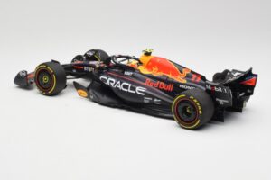 Red Bull RB19 #11 S. Perez Italian GP 2nd 2023 Minichamps 1:18 110231511 Metalli — kuva 4 / 6