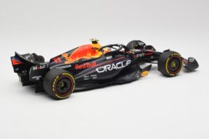 Red Bull RB19 #11 S. Perez Italian GP 2nd 2023 Minichamps 1:18 110231511 Metalli — kuva 5 / 6