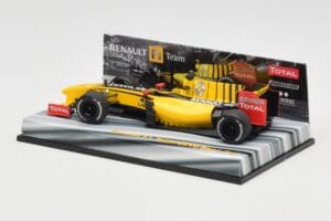 Renault R30 #11 R. Kubica Race Car 2010 Minichamps 1:43 403100081 Metalli — kuva 3 / 6
