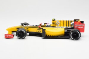 Renault F1 Team R30 #11 V. Petrov Showcar F1 2010 Minichamps 1:18 150100082 Metalli — kuva 3 / 6