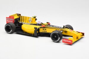Renault F1 Team R30 #11 V. Petrov Showcar F1 2010 Minichamps 1:18 150100082 Metalli — kuva 4 / 6