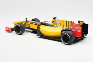 Renault F1 Team R30 #11 V. Petrov Showcar F1 2010 Minichamps 1:18 150100082 Metalli — kuva 5 / 6
