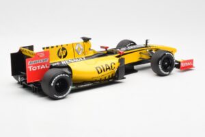 Renault R30 R. Kubica / V. Petrov F1 Showcar 2010 Minichamps 1:18 7711428831 Metalli — kuva 2 / 6