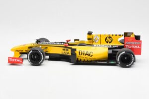 Renault R30 R. Kubica / V. Petrov F1 Showcar 2010 Minichamps 1:18 7711428831 Metalli — kuva 3 / 6