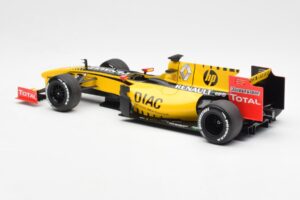 Renault R30 R. Kubica / V. Petrov F1 Showcar 2010 Minichamps 1:18 7711428831 Metalli — kuva 5 / 6