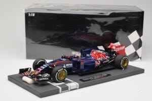 Scuderia Toro Rosso STR10 Renault #33 M. Verstappen Australian GP 2015 Minichamps 1:18 117150033 Hartsi — kuva 7 / 7