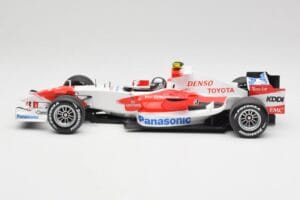 Toyota TF107 #12 J. Trulli F1 Launch Livery 2007 Minichamps 1:18 AM601321 Metalli — kuva 3 / 6