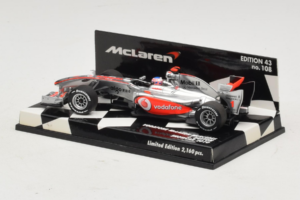 Vodafone McLaren Mercedes MP4-25 J. Button F1 Showcar 2010 Minichamps 1:43 530104371 Metalli — kuva 3 / 5