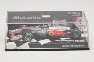 Vodafone McLaren Mercedes MP4-25 J. Button F1 Showcar 2010 Minichamps 1:43 530104371 Metalli — kuva 5 / 5