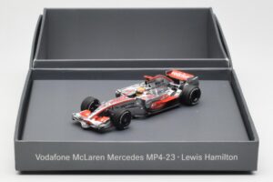 McLaren MP4-23 Mercedes #22 L. Hamilton F1 World Champion 2008 Minichamps 1:43 B66962422 Metalli — kuva 4 / 4