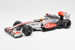 McLaren MP4-24 #1 L. Hamilton 2009 Dealer Edition Minichamps 1:18 503091801 Metalli