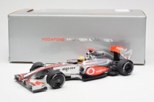 McLaren MP4-24 #1 L. Hamilton 2009 Dealer Edition Minichamps 1:18 503091801 Metalli — kuva 6 / 6