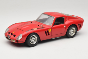 Ferrari 250 GTO Punainen Bburago 1:18 B003 Metalli