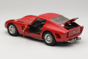Ferrari 250 GTO Punainen Bburago 1:18 B003 Metalli — kuva 5 / 8