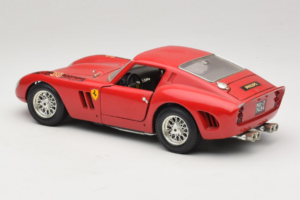 Ferrari 250 GTO Punainen Bburago 1:18 B003 Metalli — kuva 7 / 8
