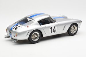 Ferrari 250 GT SWB #14 P. Noblet / J. Guichet Team Noblet 3rd Place 24 Hours of Le Mans 1961 CMC 1:18 M-079 Metalli — kuva 2 / 6