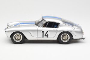 Ferrari 250 GT SWB #14 P. Noblet / J. Guichet Team Noblet 3rd Place 24 Hours of Le Mans 1961 CMC 1:18 M-079 Metalli — kuva 3 / 6