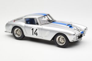 Ferrari 250 GT SWB #14 P. Noblet / J. Guichet Team Noblet 3rd Place 24 Hours of Le Mans 1961 CMC 1:18 M-079 Metalli — kuva 4 / 6